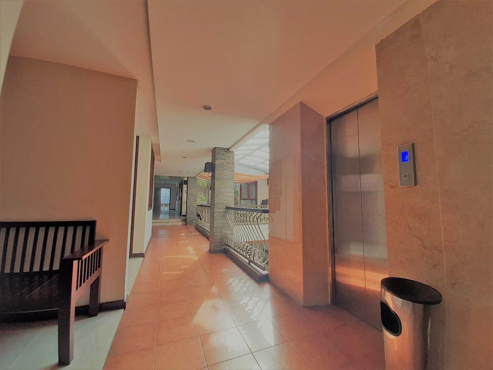 The Palais Hotel Dago Bandung Extérieur photo