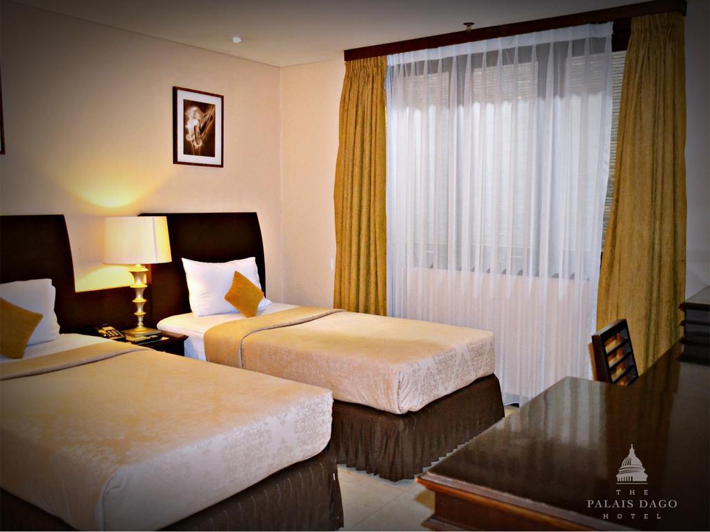 The Palais Hotel Dago Bandung Extérieur photo