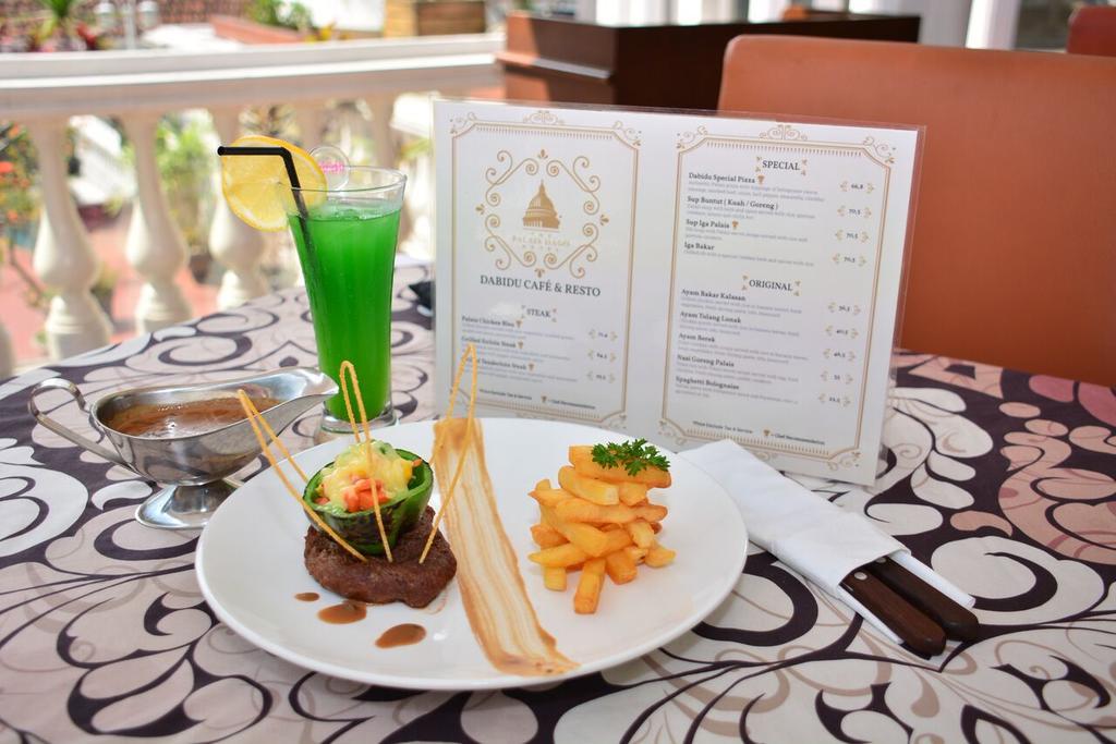 The Palais Hotel Dago Bandung Extérieur photo