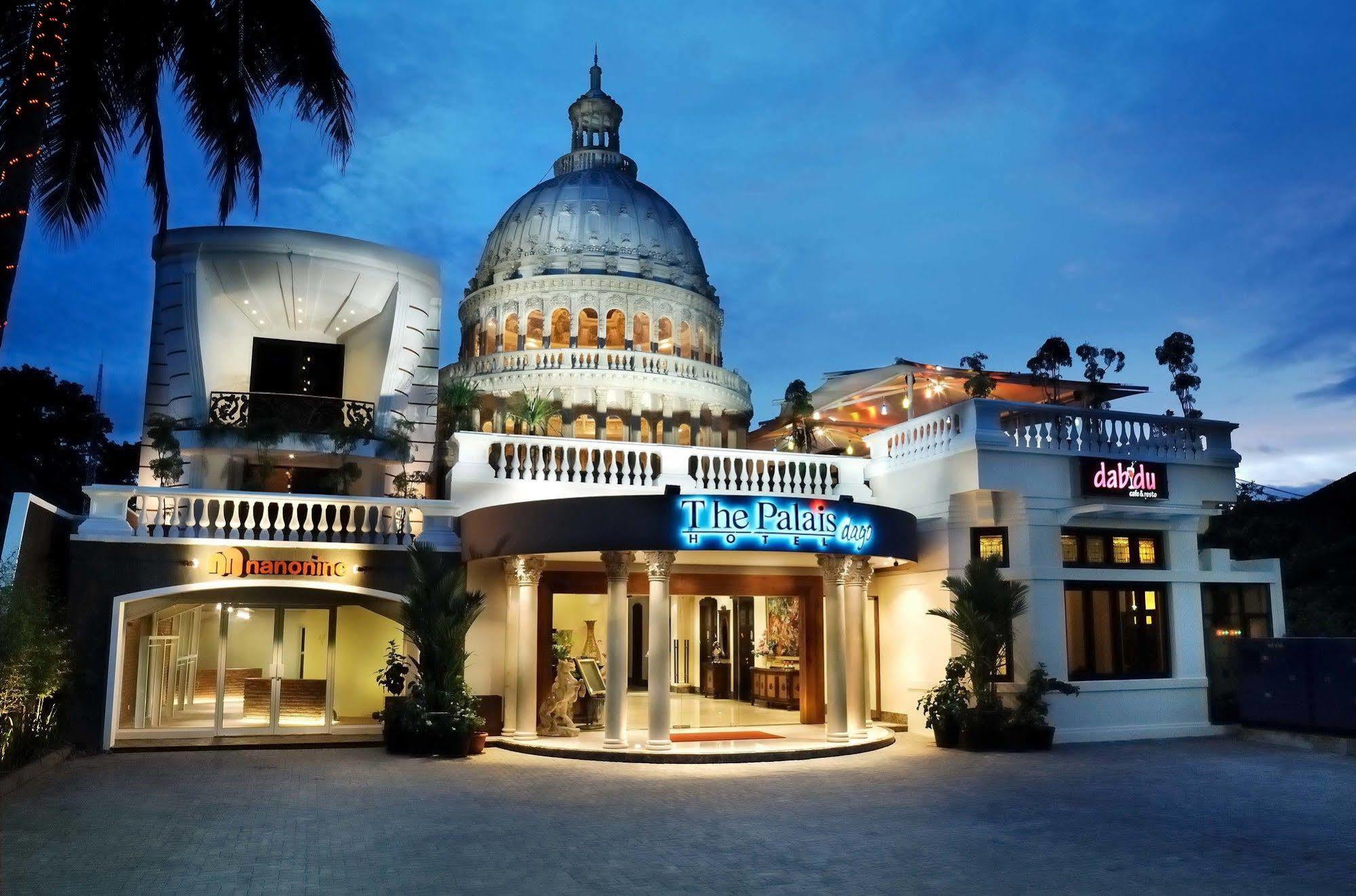 The Palais Hotel Dago Bandung Extérieur photo